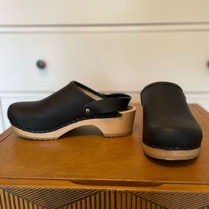 No.6 Dakota Shearling Clog on Low Heel in Ink Aviator size 37